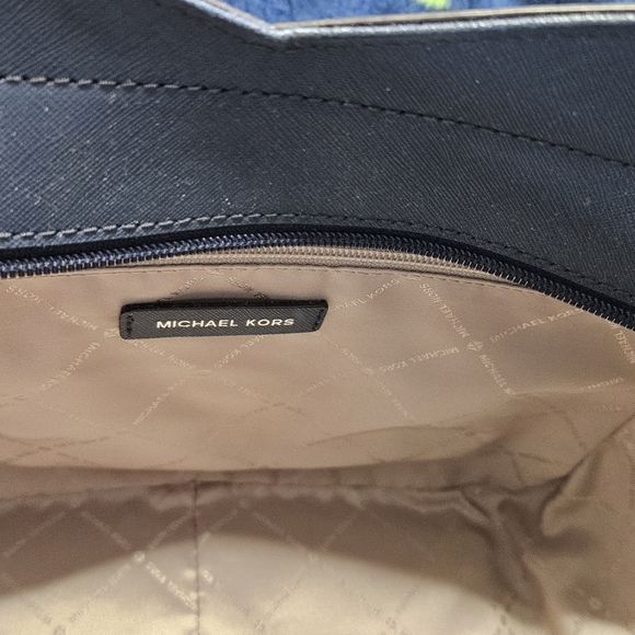 Michael Kors Blue Shoulder Bag with Chain Accents Lightly Used Great Tote - Picture 2 of 15